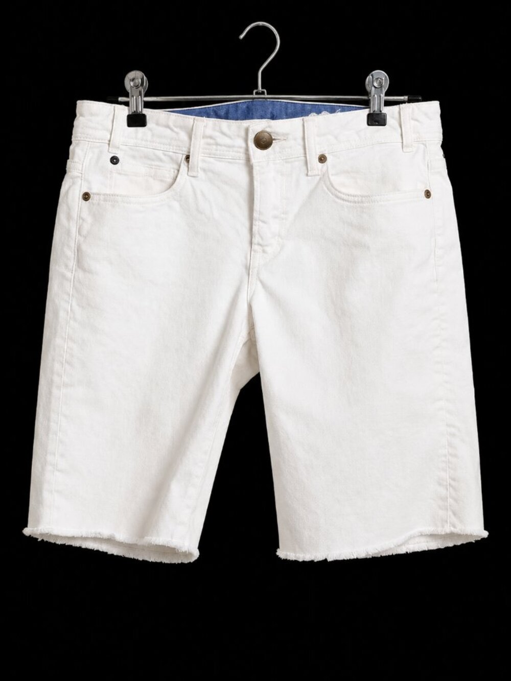 Size 6 white jean shorts. GAP 1969 distressed shorts. Casual. Summer. Country